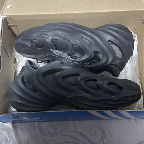 Shoes - Picture 2 of 4